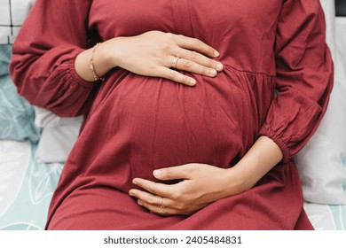 فوائد عشبة كف مريم للحمل وتأثيراتها الجانبية
