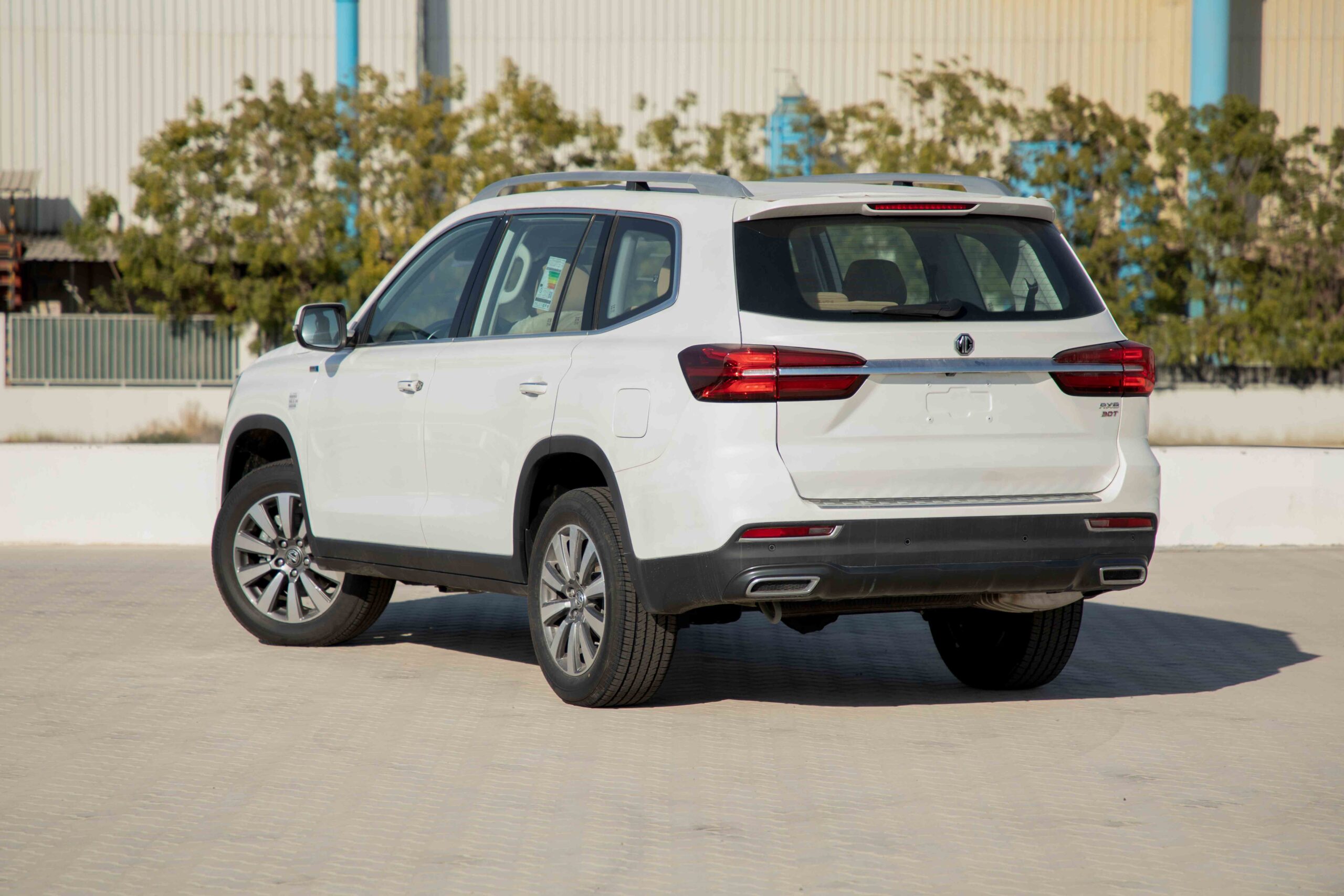 عيوب ومميزات ام جي RX8 2023 ومواصفاتها