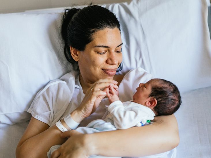 دليل شامل حول غثيان الصباح والحمل: الأدوية، النصائح، والحلول الطبيعية