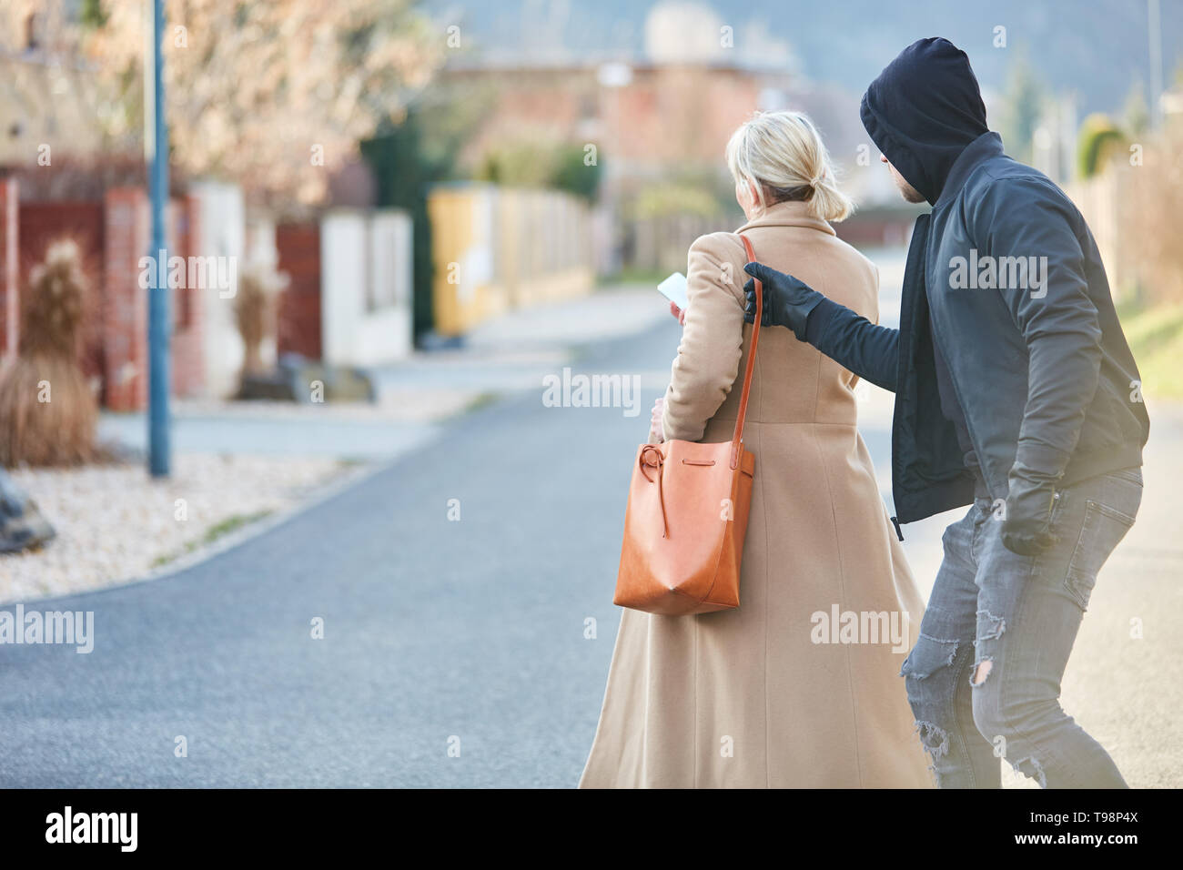 تفسيرات أحلام سرقة الشنطة للمتزوجة والحامل والمطلقة والعزباء